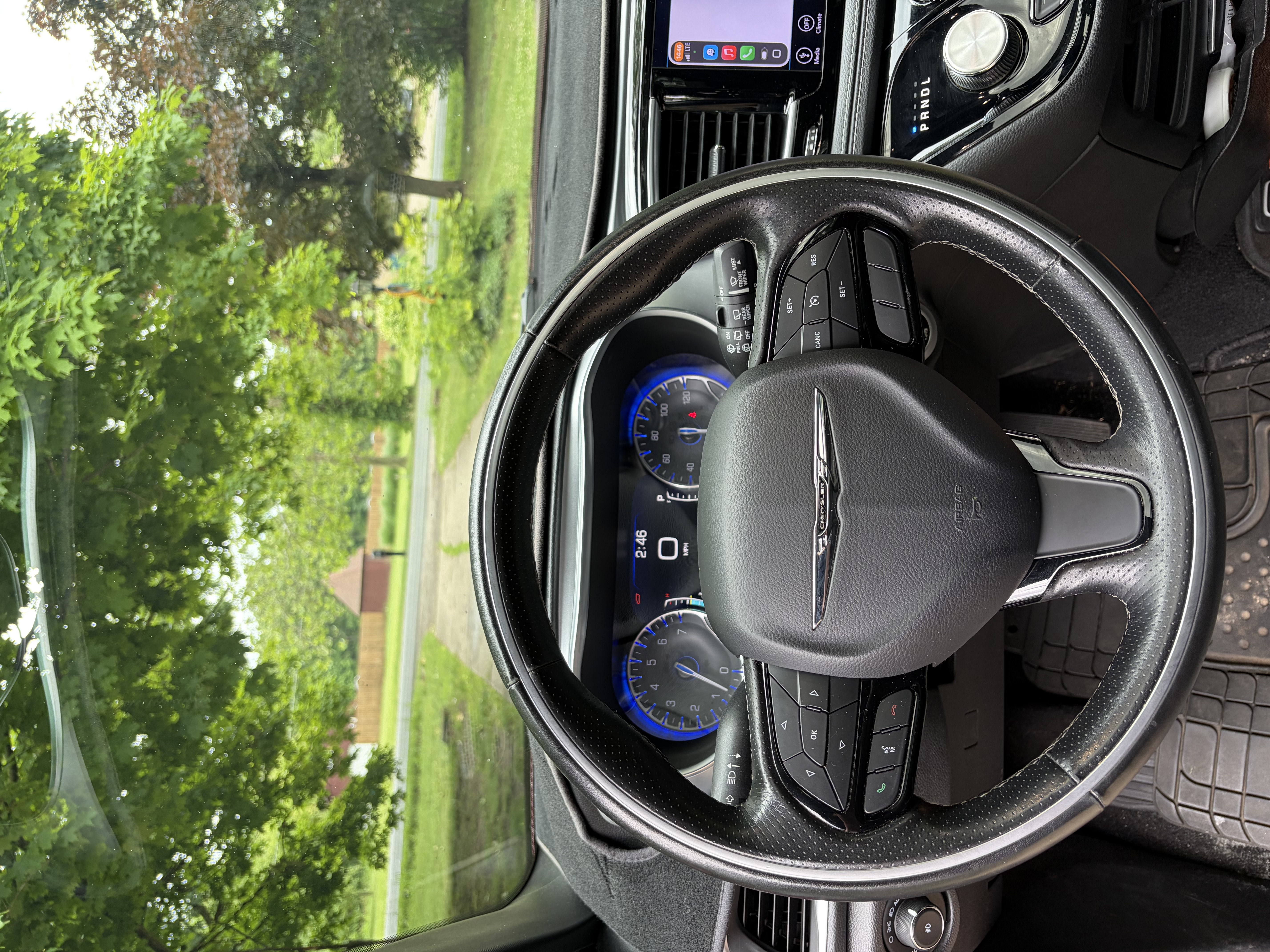 Used 2020 Chrysler Pacifica Limited w/ S Appearance Package FWD image 32