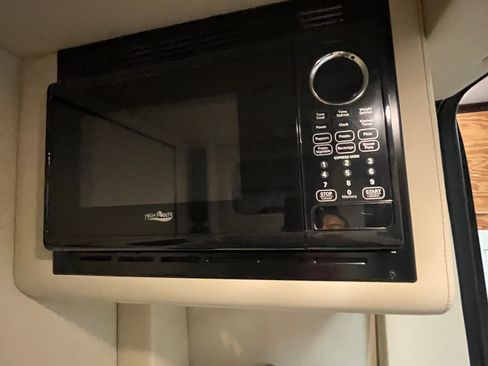 Used 2023 Mercedes-Benz Sprinter 2500 image 6