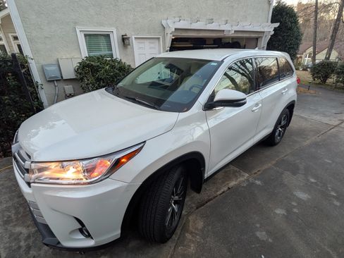 Used 2019 Toyota Highlander AWD V6 image 14