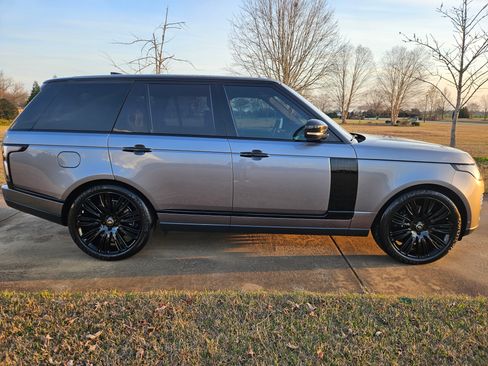 Used 2020 Land Rover Range Rover HSE image 2