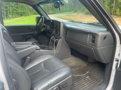 Used 2005 Chevrolet Silverado 1500 4x4 Extended Cab w/ Safe And Sound Package image 12