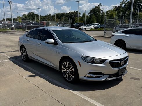 Used 2019 Buick Regal Preferred FWD image 1