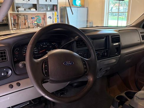 Used 2005 Ford Excursion XLT AWD/4WD image 15