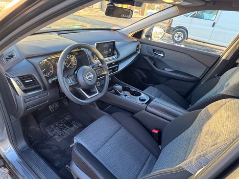 Used 2023 Nissan Rogue SV image 1