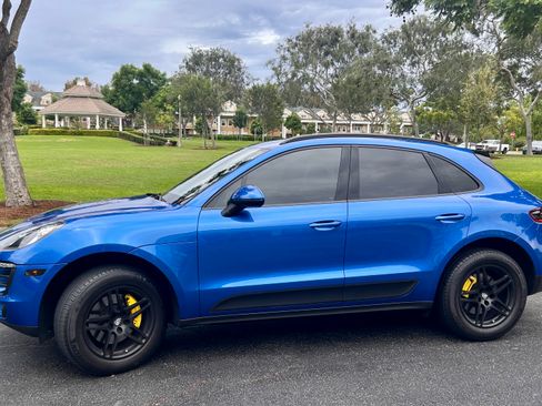 Used 2017 Porsche Macan AWD/4WD image 1