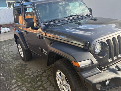 Used 2018 Jeep Wrangler Sport image 5