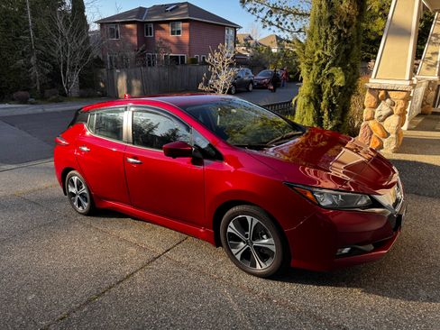 Used 2021 Nissan Leaf SV w/ SV Technology Package image 6