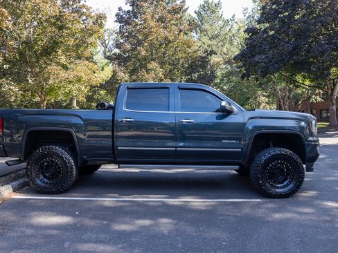 Used 2018 GMC Sierra 1500 Denali w/ Denali Ultimate Package image 2