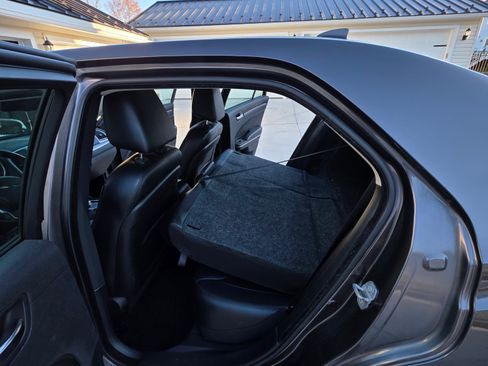 Used 2015 Chrysler 300 Limited image 21