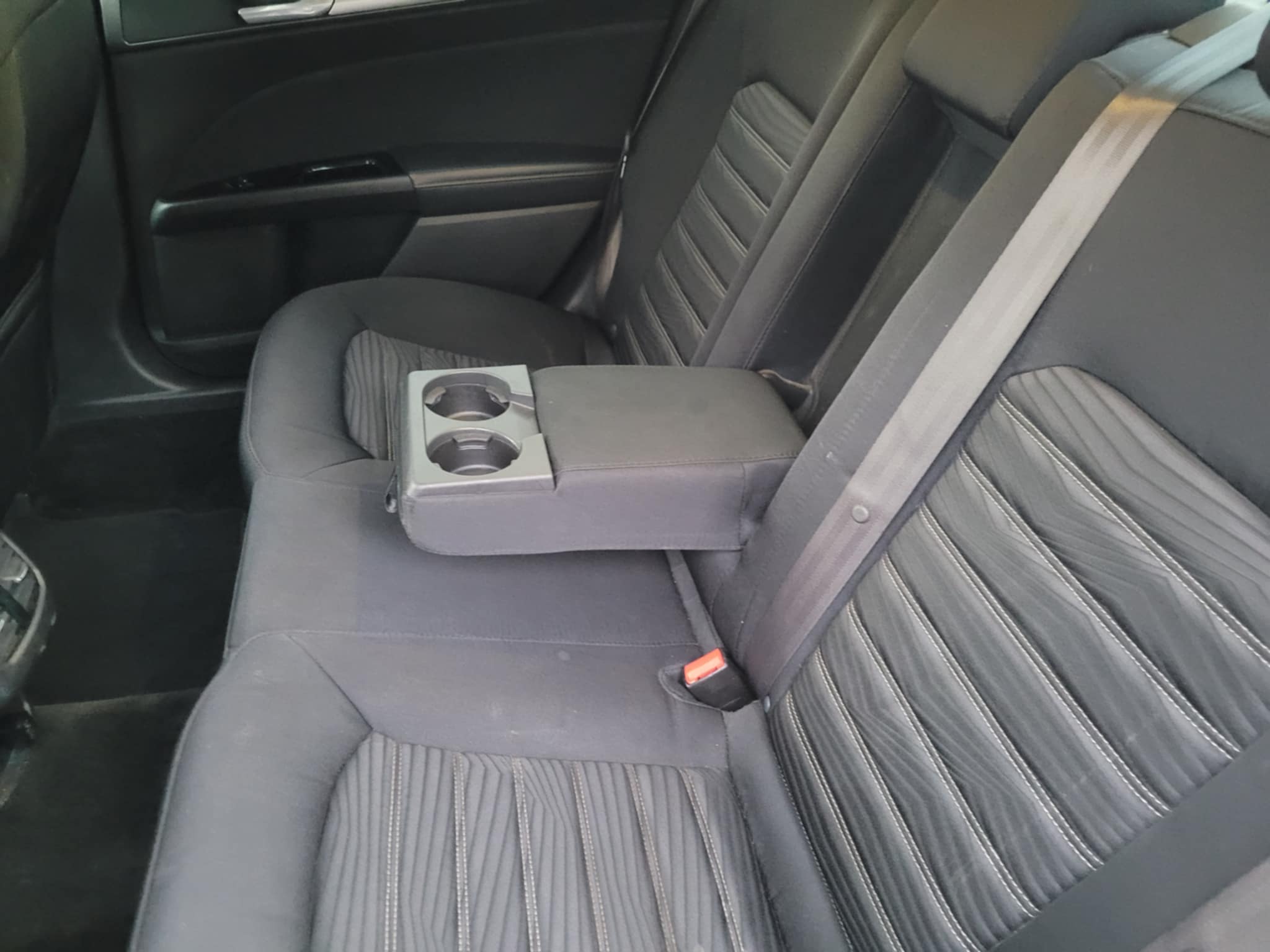 Used 2016 Ford Fusion SE FWD image 14