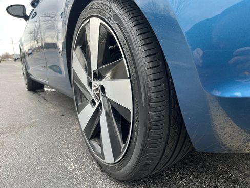 Used 2015 Volkswagen Golf S image 12