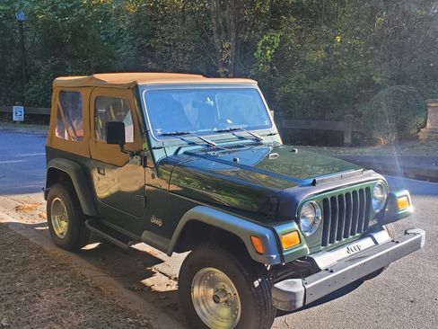 Used 1997 Jeep Wrangler SE image 2