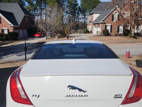 Used 2016 Jaguar XJ R-Sport image 16