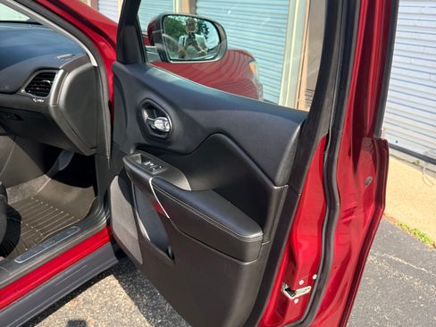 Used 2019 Jeep Cherokee Limited AWD/4WD image 25