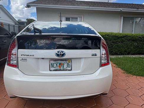 Used 2015 Toyota Prius Four image 4