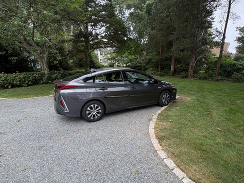 Used 2017 Toyota Prius Prime Plus FWD image 2