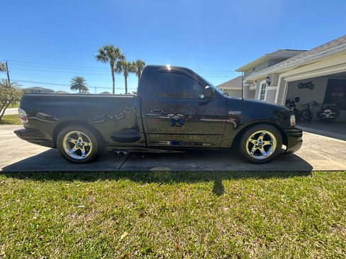 Used 2004 Ford F150 Lightning image 12