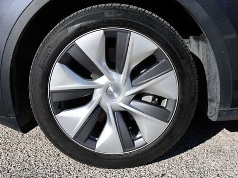 Used 2023 Tesla Model Y Long Range image 19