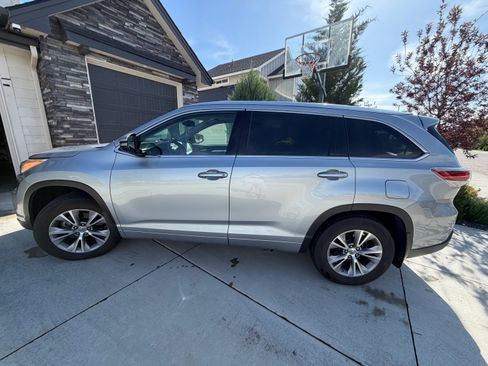 Used 2014 Toyota Highlander XLE AWD/4WD image 5