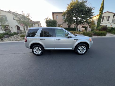 Used 2012 Land Rover LR2 HSE w/ Climate Comfort Pkg AWD/4WD image 5