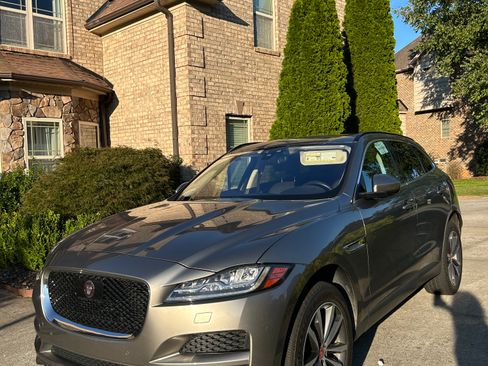 Used 2019 Jaguar F-PACE Prestige AWD/4WD image 18