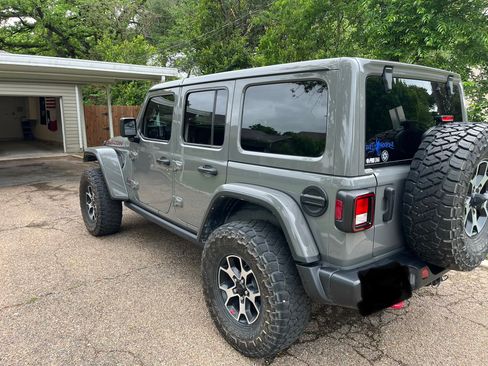 Used 2021 Jeep Wrangler Unlimited Rubicon w/ Cold Weather Group AWD/4WD image 12