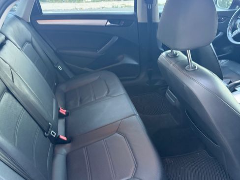 Used 2012 Volkswagen Passat 2.5 SE image 2