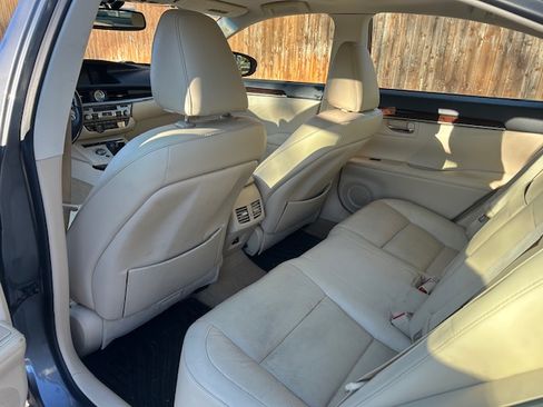 Used 2015 Lexus ES 350 w/ Luxury Package image 5