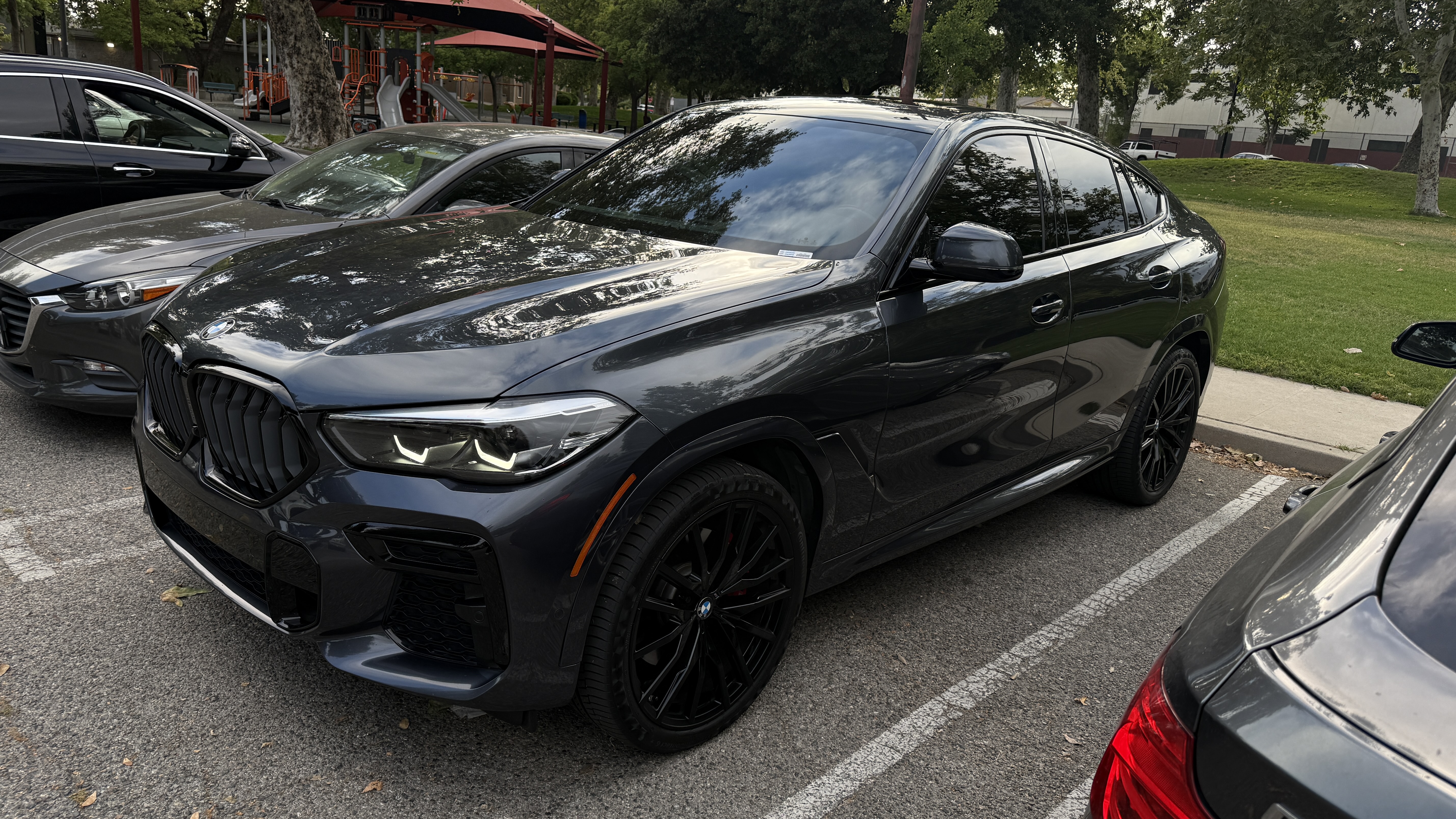 Used 2022 BMW X6 xDrive40i w/ M Sport Package AWD/4WD image 1