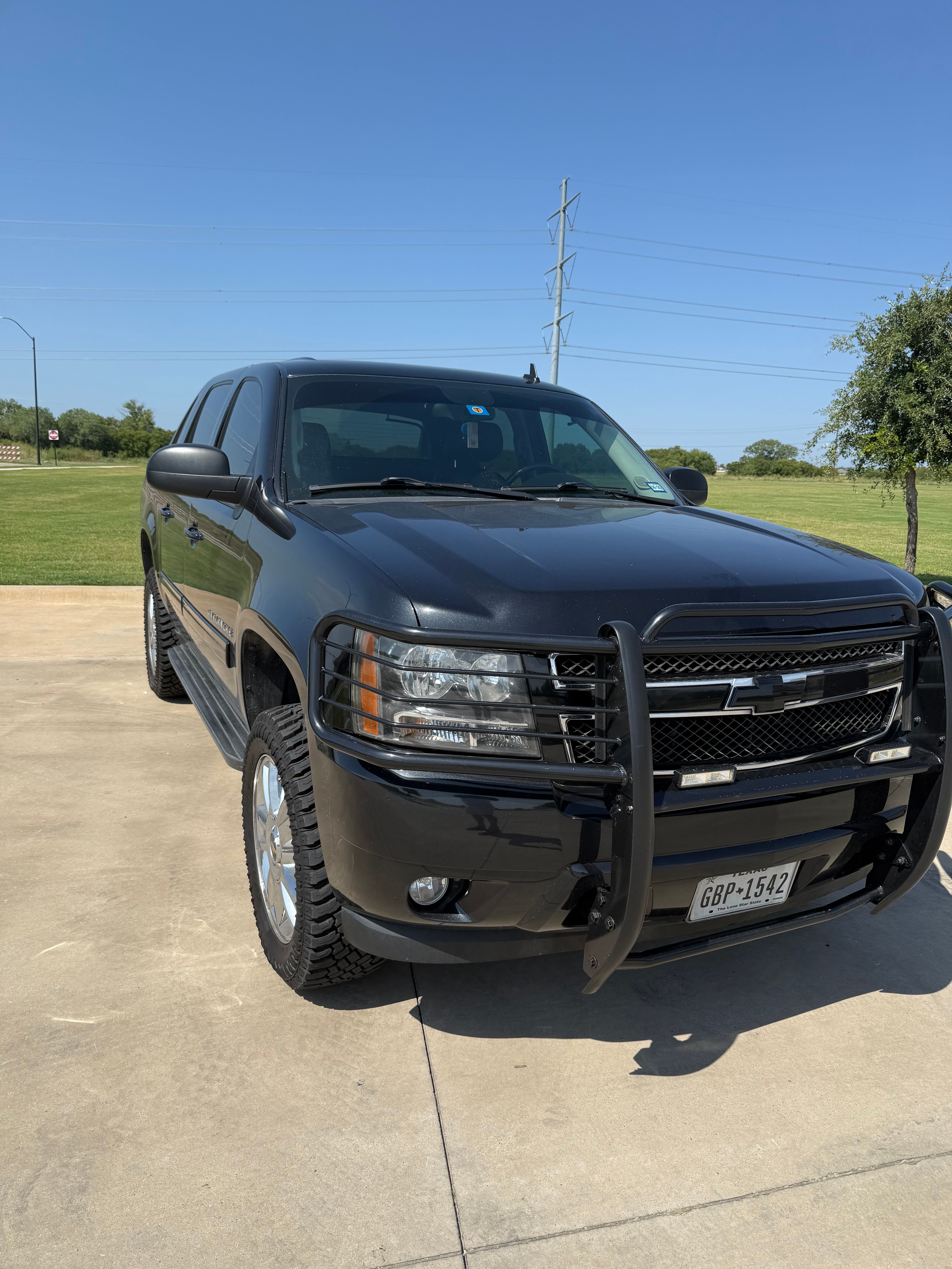 Used 2010 Chevrolet Avalanche LT w/ Luxury Package AWD/4WD image 5