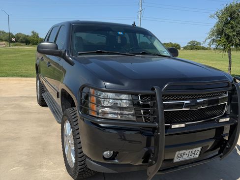 Used 2010 Chevrolet Avalanche LT w/ Luxury Package image 5