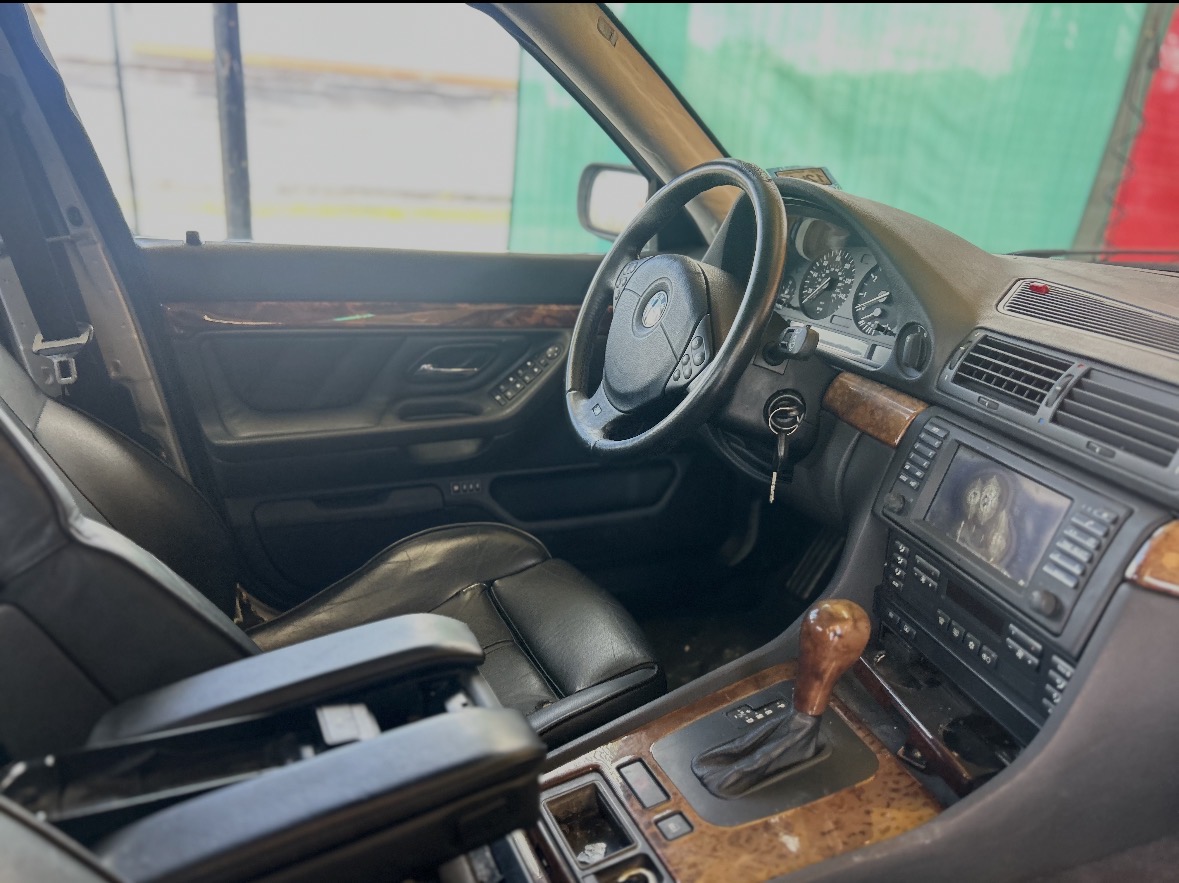 Used 2001 BMW 740i RWD image 10