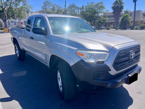 Used 2016 Toyota Tacoma SR RWD image 2