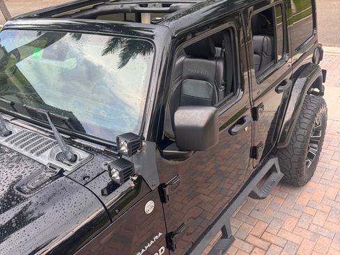 Used 2020 Jeep Wrangler Unlimited Sahara AWD/4WD image 14