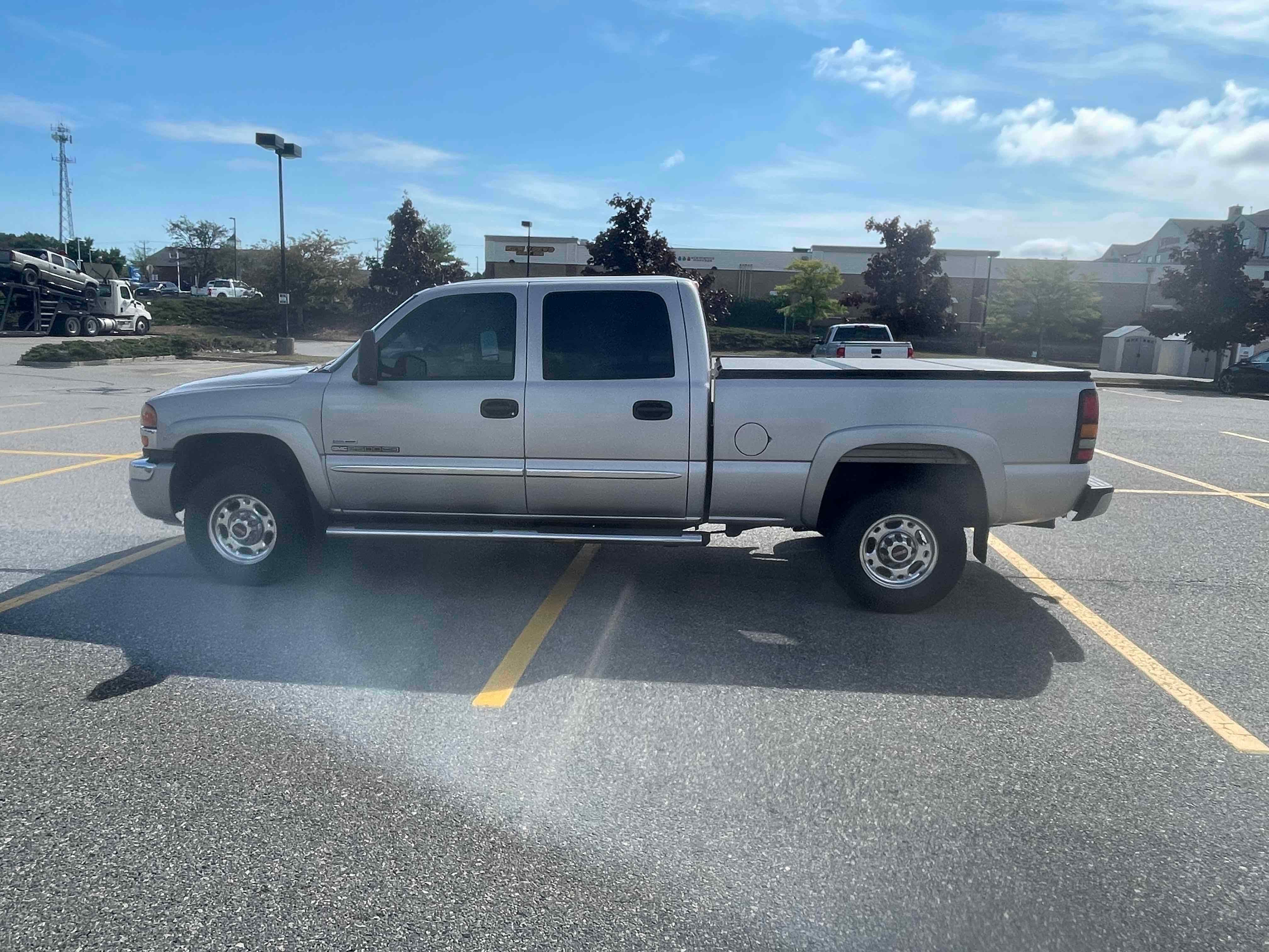 Used 2006 GMC Sierra 2500 SLT w/ Heavy-Duty Power Package AWD/4WD image 1
