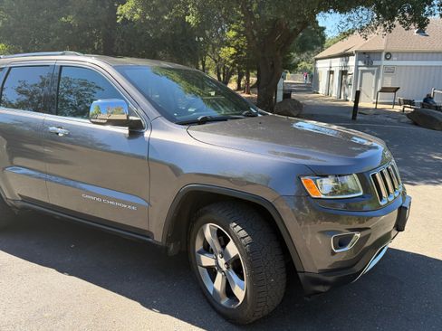 Used 2015 Jeep Grand Cherokee Limited w/ Trailer Tow Group IV AWD/4WD image 16