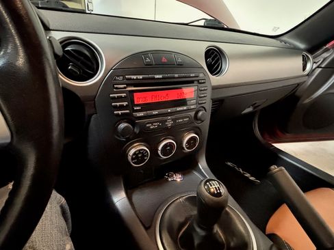 Used 2011 MAZDA MX-5 Miata Touring w/ Suspension Pkg RWD image 28