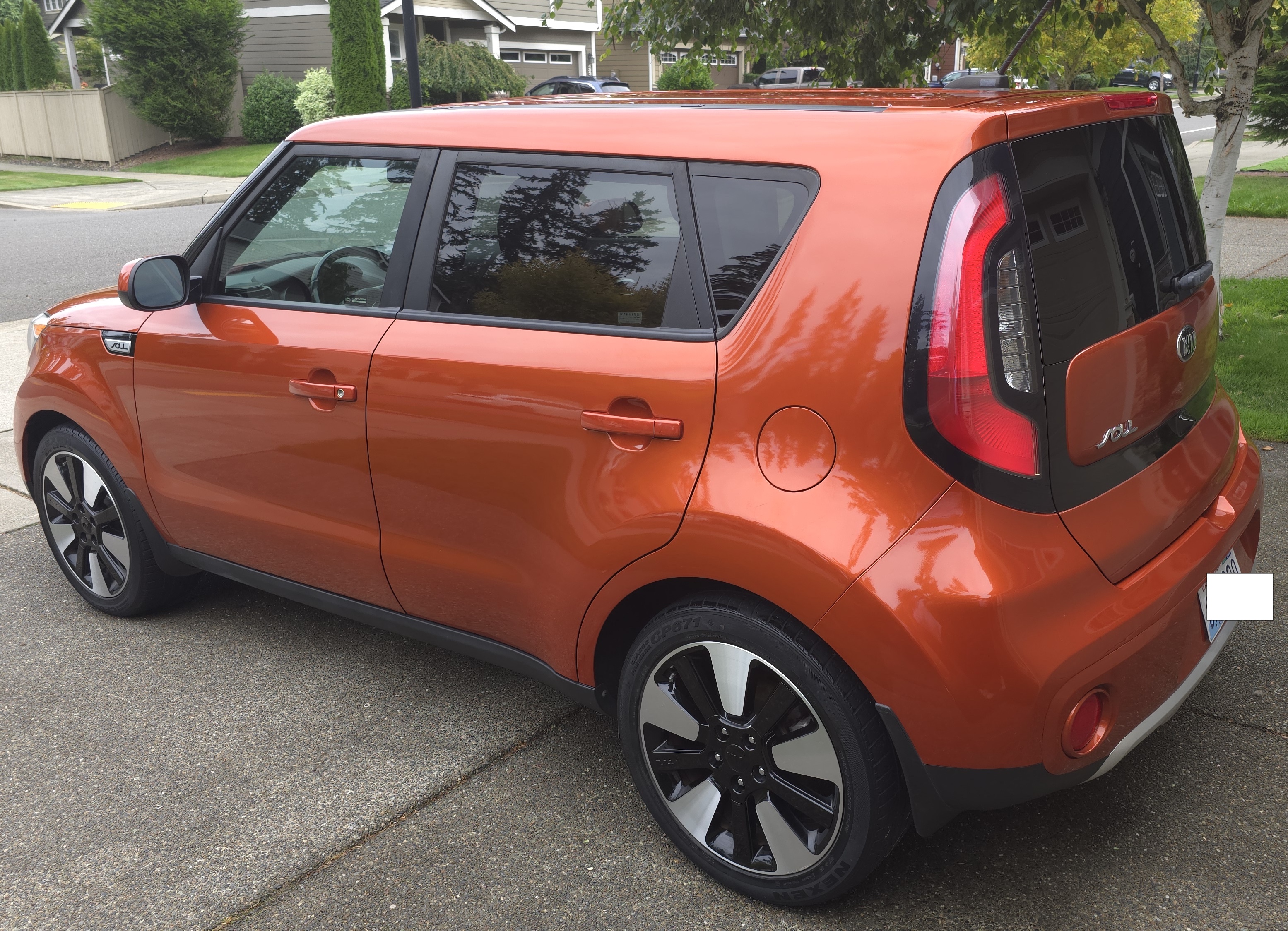 Used 2018 Kia Soul + FWD image 11