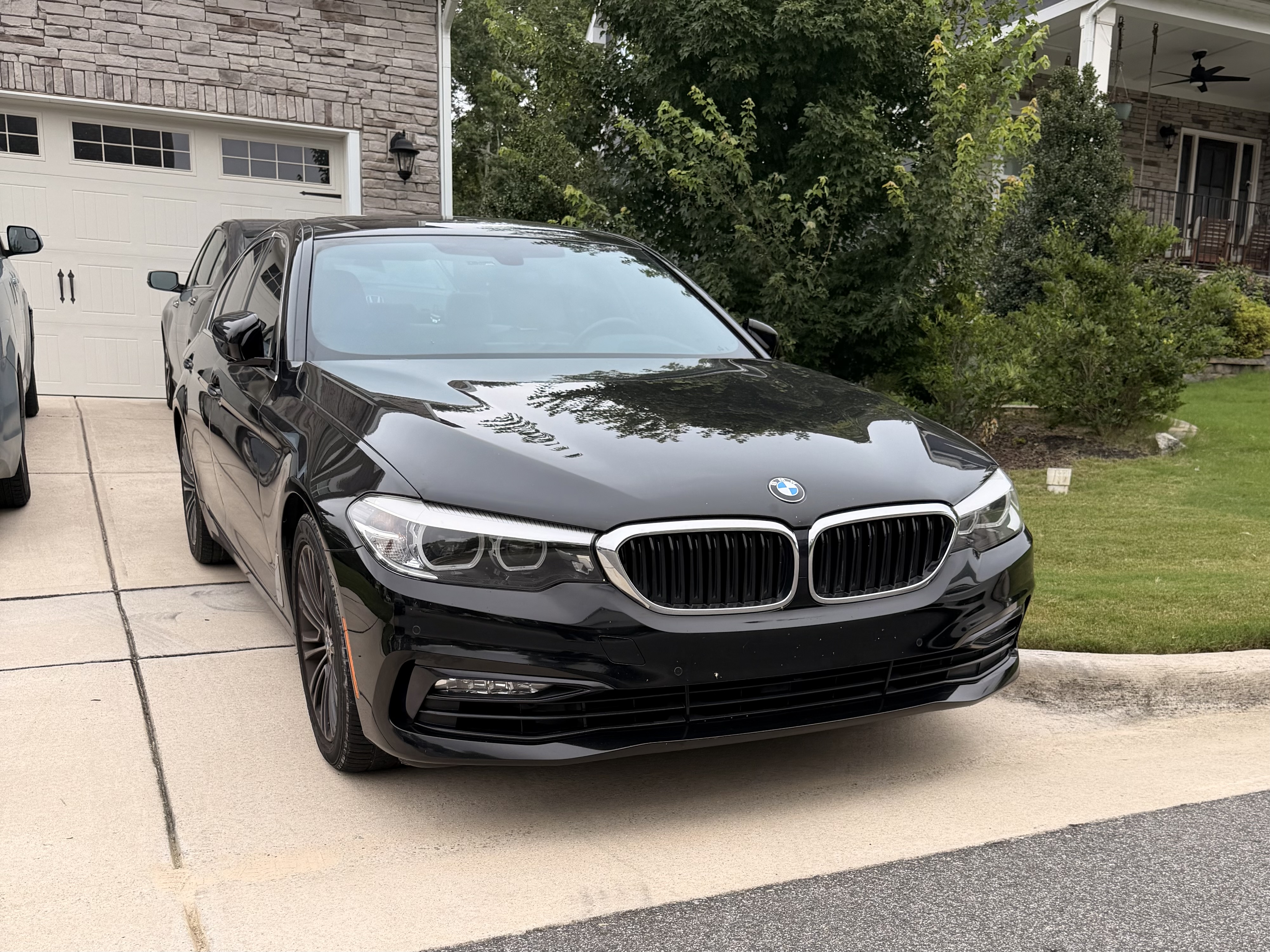 Used 2017 BMW 530i RWD image 1