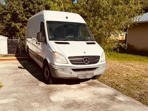 Used 2012 Mercedes-Benz Sprinter 2500 image 4