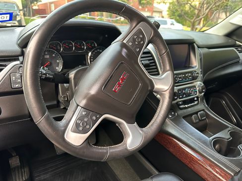 Used 2018 GMC Yukon XL SLT w/ Premium Edition AWD/4WD image 12