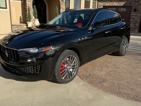 Used 2017 Maserati Levante S image 1