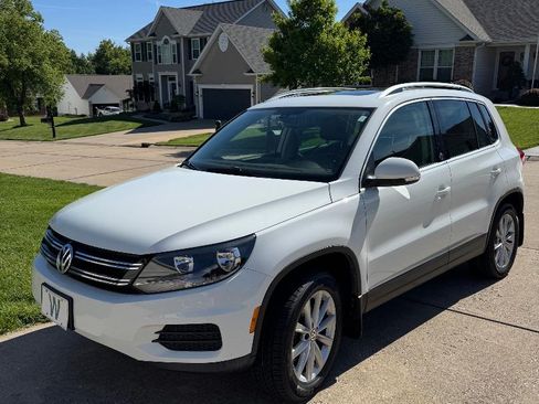 Used 2017 Volkswagen Tiguan Wolfsburg Edition AWD/4WD image 4