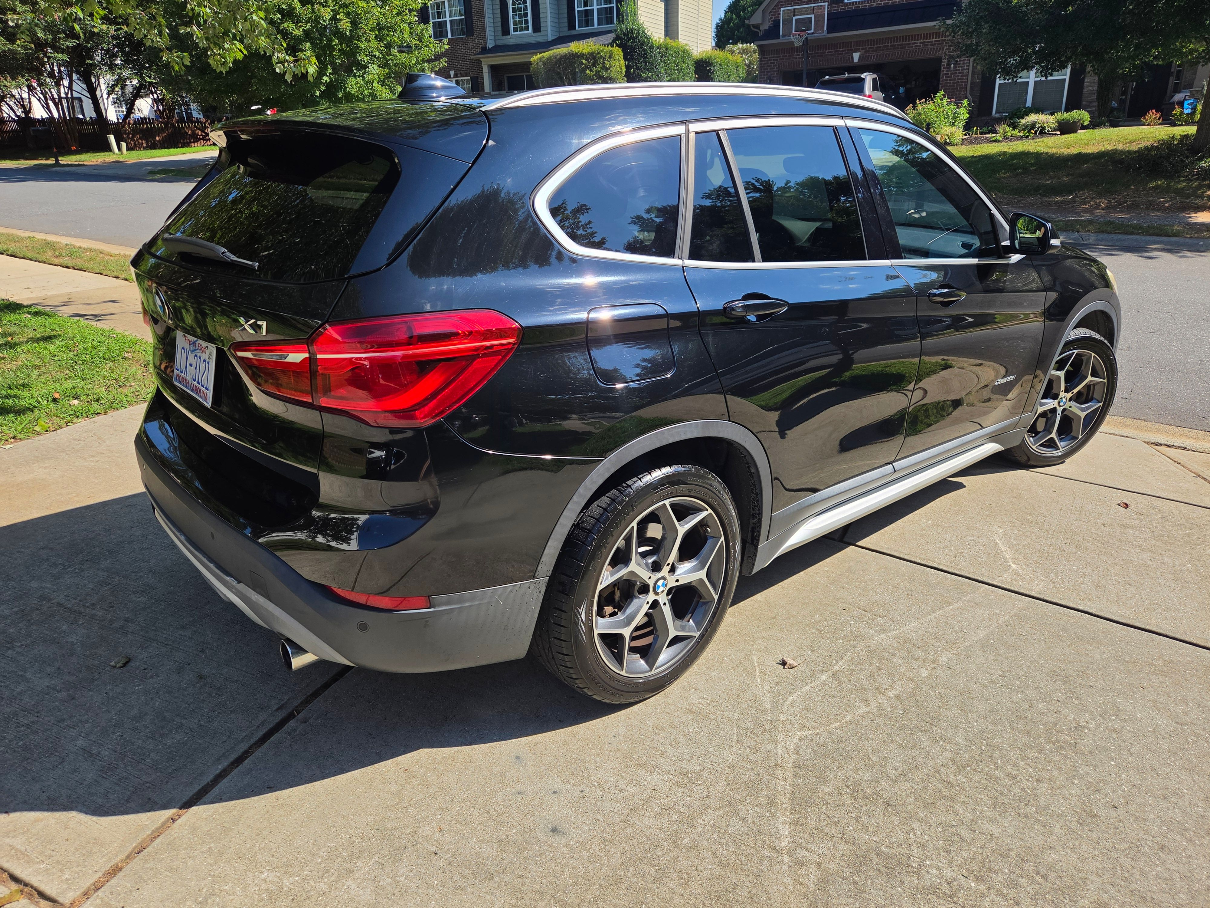 Used 2016 BMW X1 xDrive28i w/ Premium Package AWD/4WD image 4