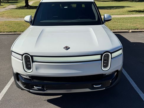 Used 2022 Rivian R1T Launch Edition image 2