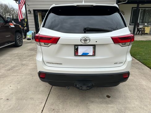 Used 2018 Toyota Highlander SE image 14