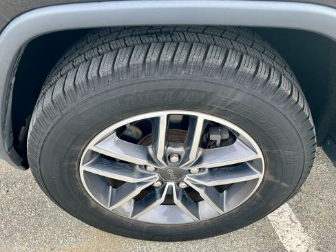 Used 2019 Jeep Grand Cherokee Limited w/ Luxury Group II image 16