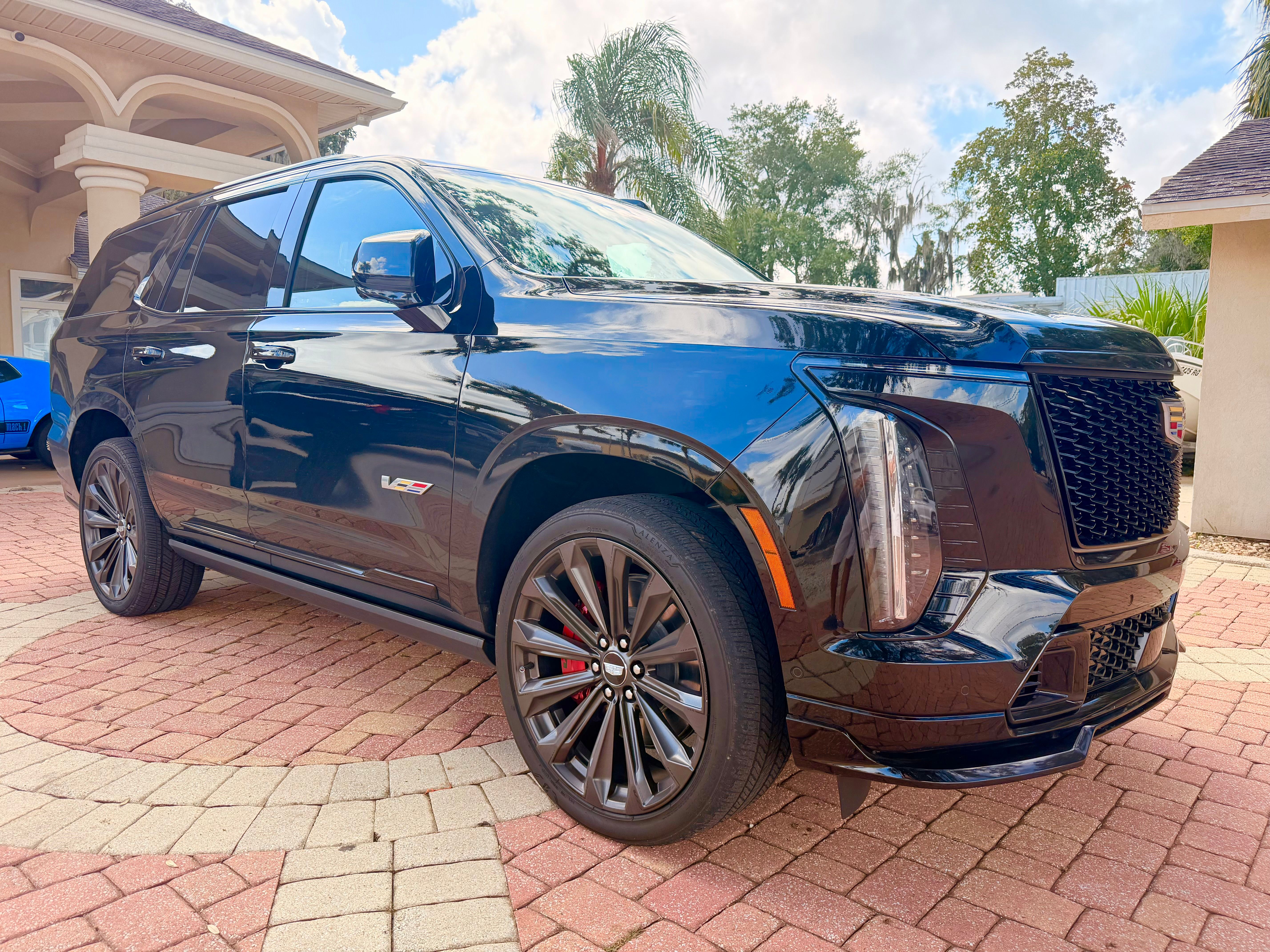 Used 2025 Cadillac Escalade V AWD/4WD image 4