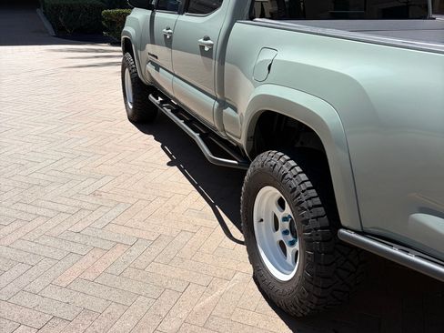 Used 2022 Toyota Tacoma TRD Sport w/ Technology Package AWD/4WD image 5