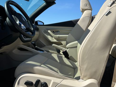 Used 2012 Volkswagen Eos Komfort FWD image 8